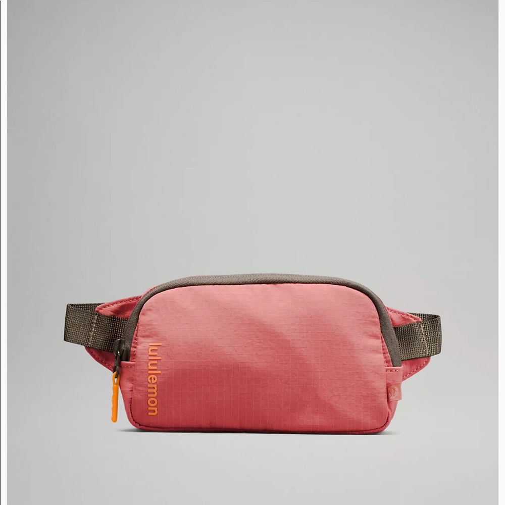 NWT Lululemon Brier Rose Mini Belt Bag!